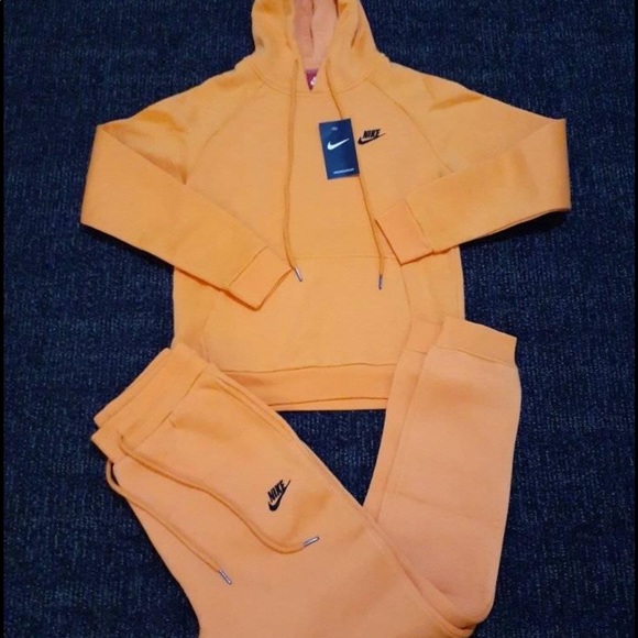 Nike tracksuits - Picture 3 of 4